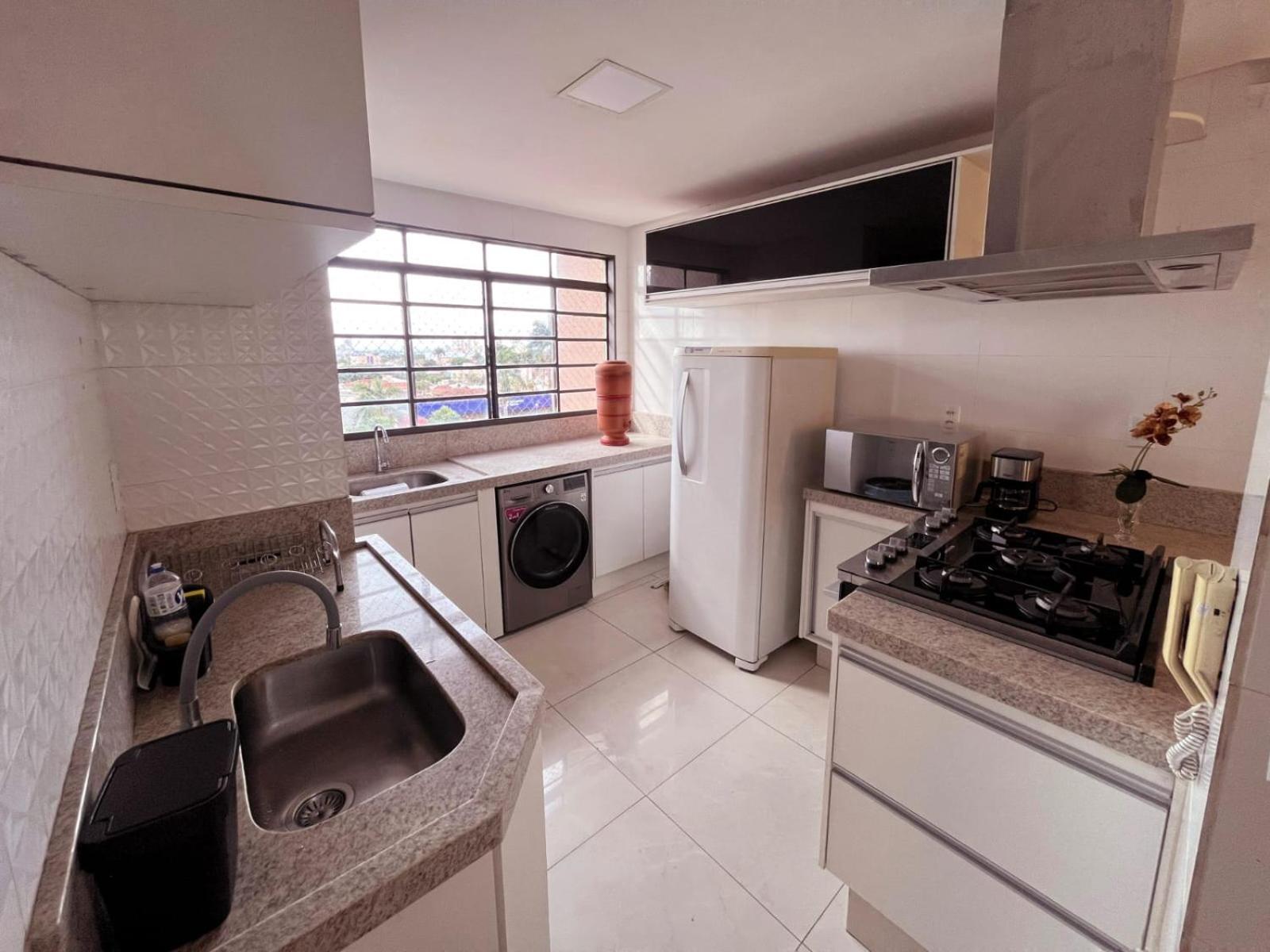 Completo Com Ar Condicionado No Jardim America Goiânia